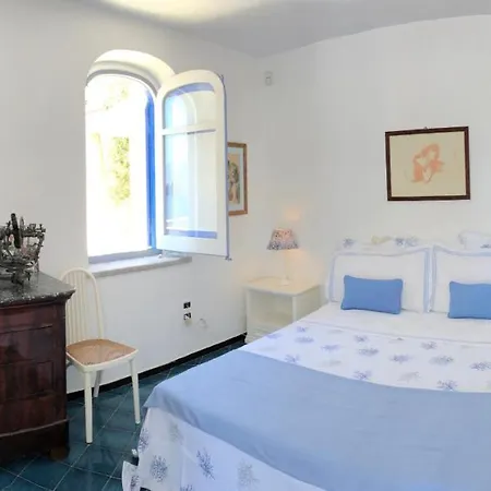 La Del Golfo Bed & Breakfast *